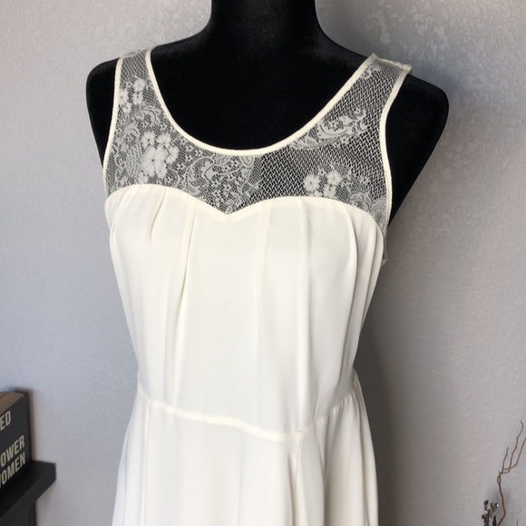 Express Off White Lace Dress - Picture 2 of 9